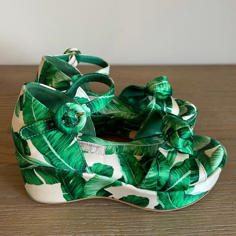 Dolce Gabbana Girls Size Euro28/US11 Green Silk Sandals - WORN ONCE